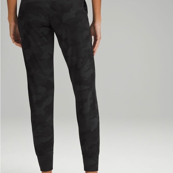 Lululemon Align Joggers - Picture 5 of 5